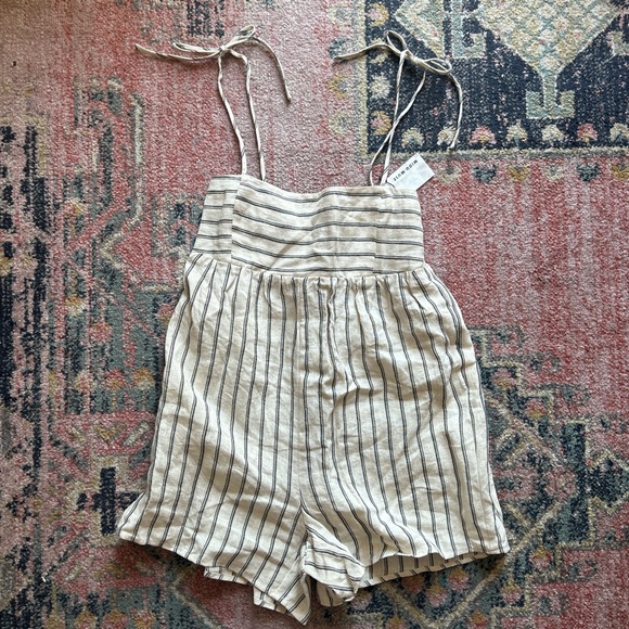 Miou Muse Linen Romper - Picture 1 of 3